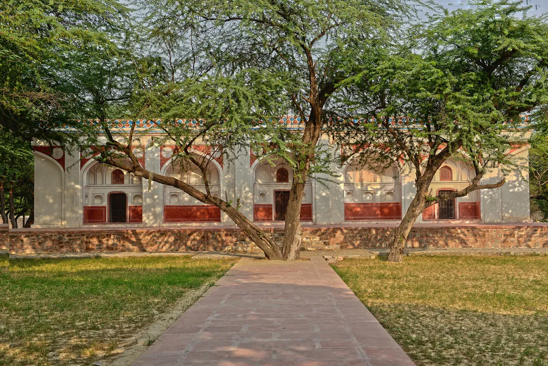 Mirza Muzaffar Hussain's Tomb interiors_After  Conservation 2